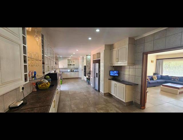 5 BEDROOM HOUSE FOR SALE IN THREE RIVERS